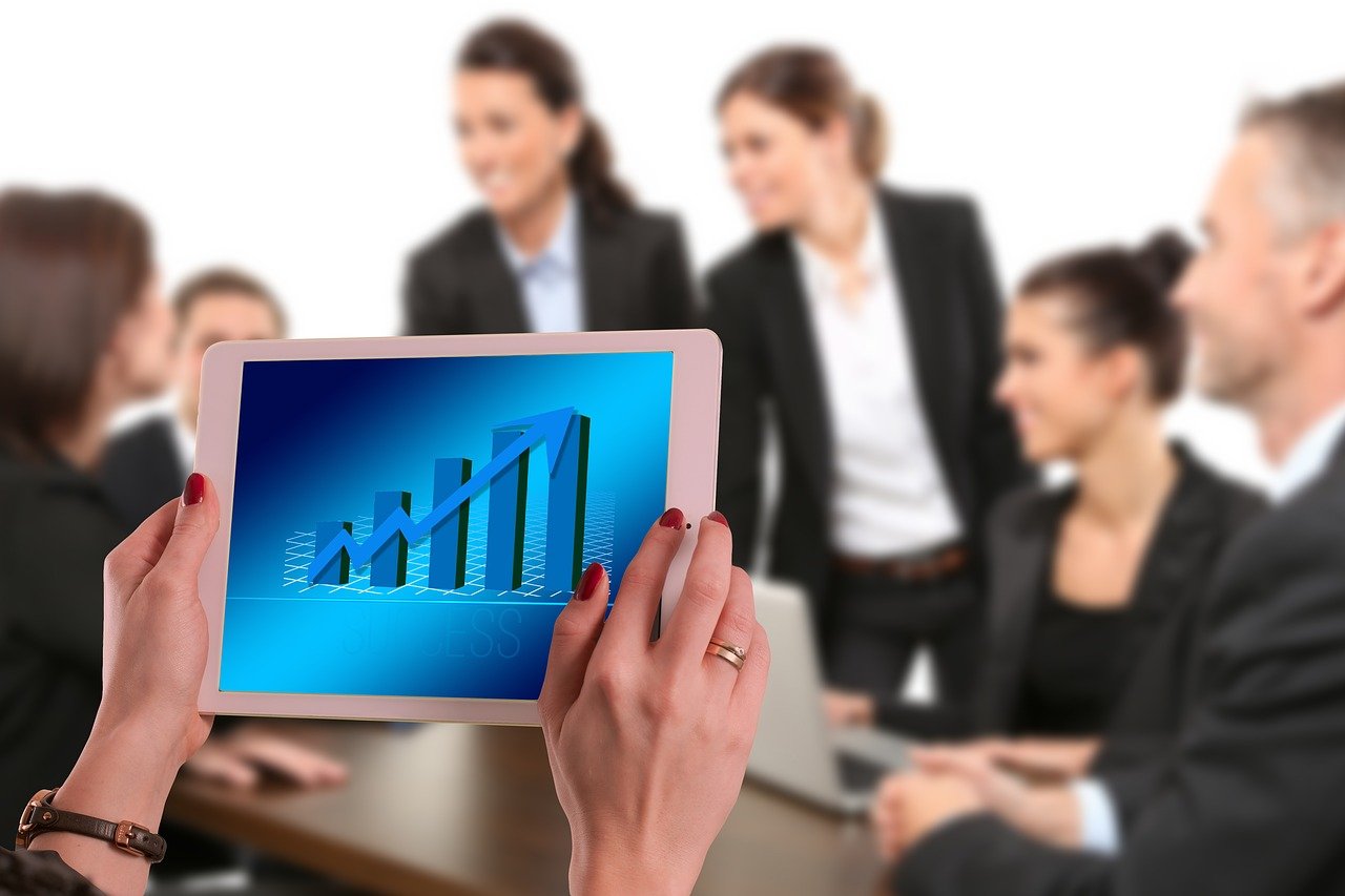 2024新澳正版资料最新更新,数据解析与统计的实证分析_创新版4352.8561