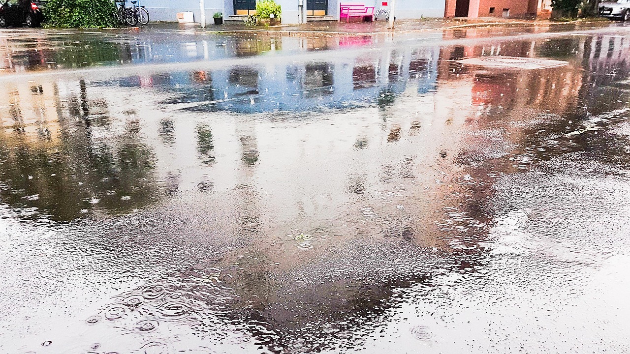 安徽紧急预警，四月暴雨来袭，备战暴雨季节